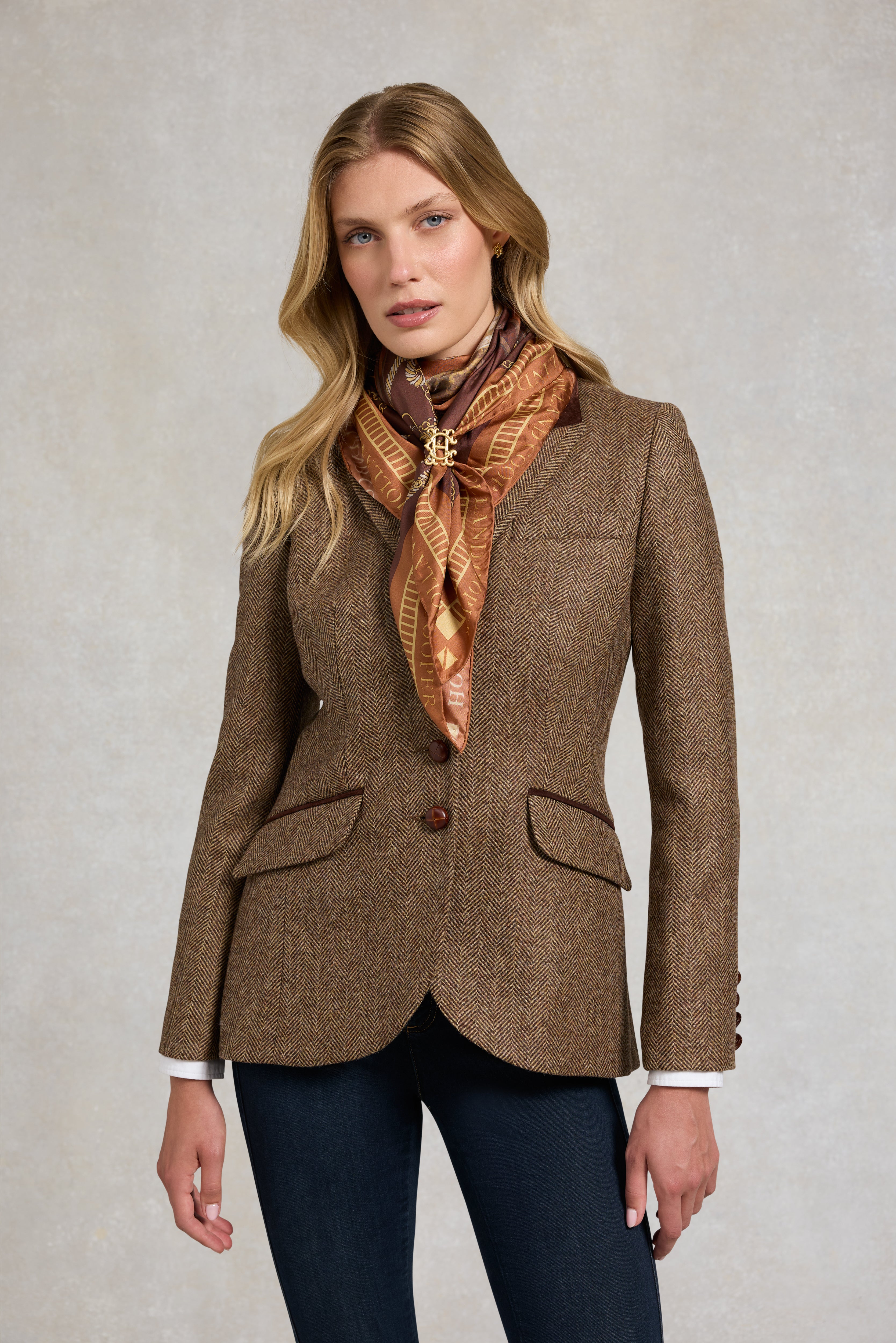 Regal Horse Silk Scarf (Caramel) – Holland Cooper ®