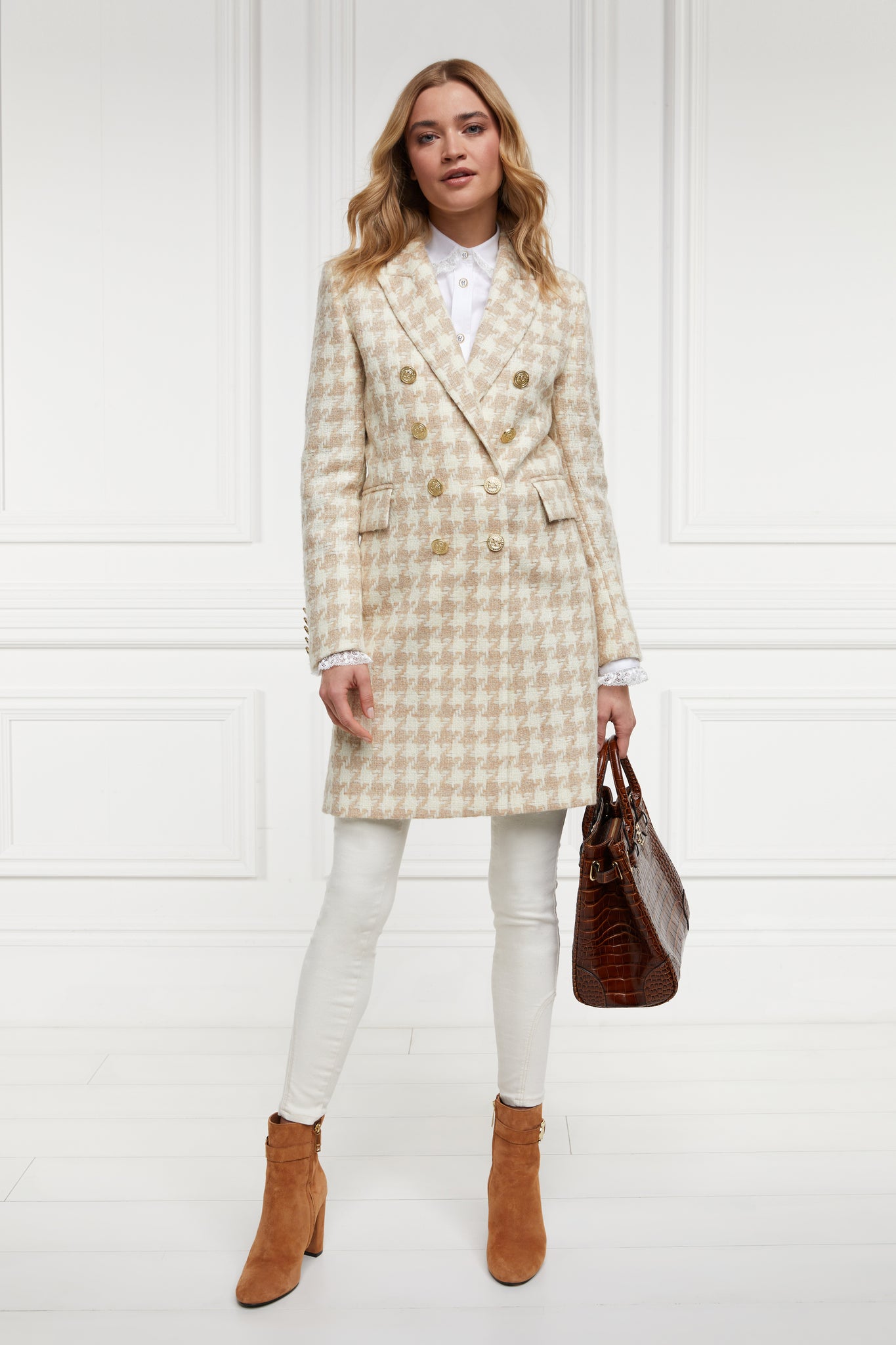 camel and cream houndstooth wool womens coat with gold hardware holding tan croc leather tote bag