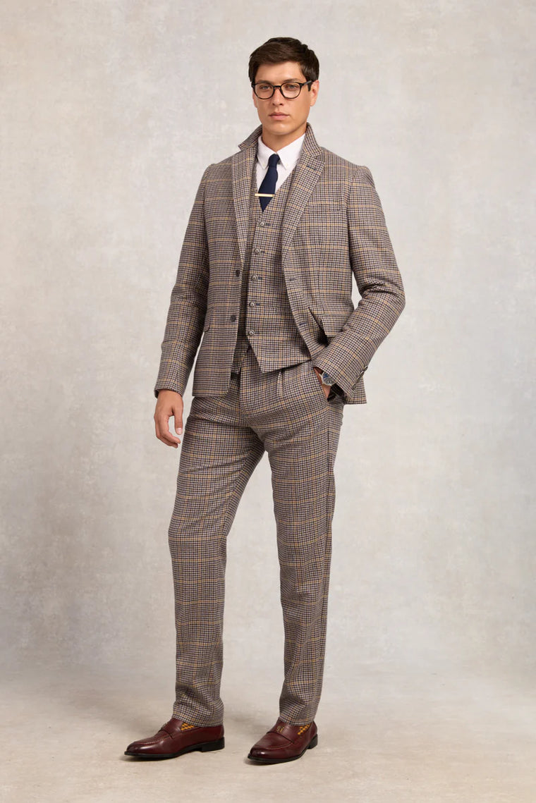 Will Rawlin Trot Up Look One