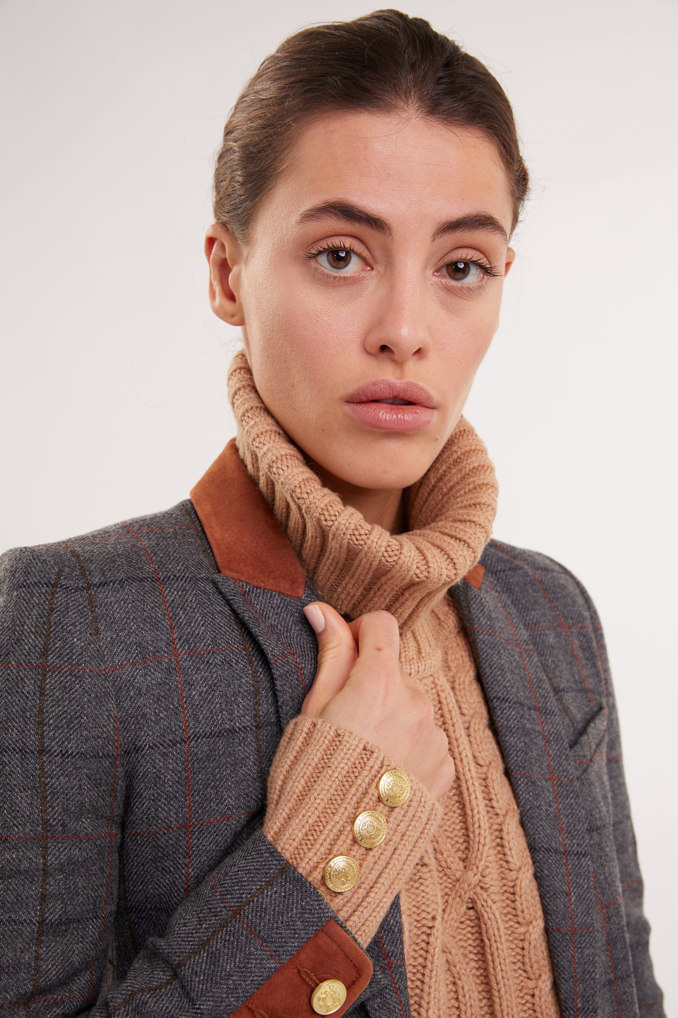 collar detail of grey tweed womens coat with gold hardware and tan suede detailing