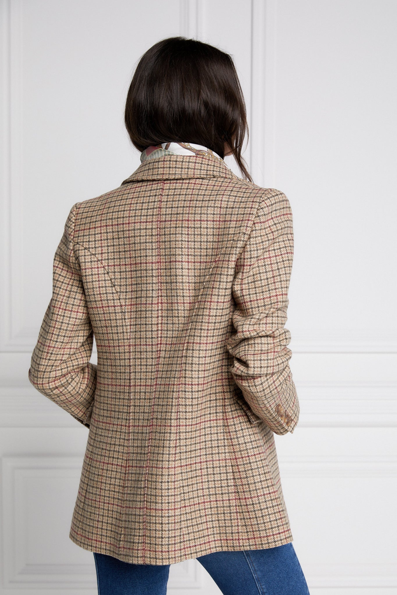 back of womens classic slim fit single breasted blazer in camel black and red with lower patch pockets with concealed button flap and horn button finish on cuffs and front 