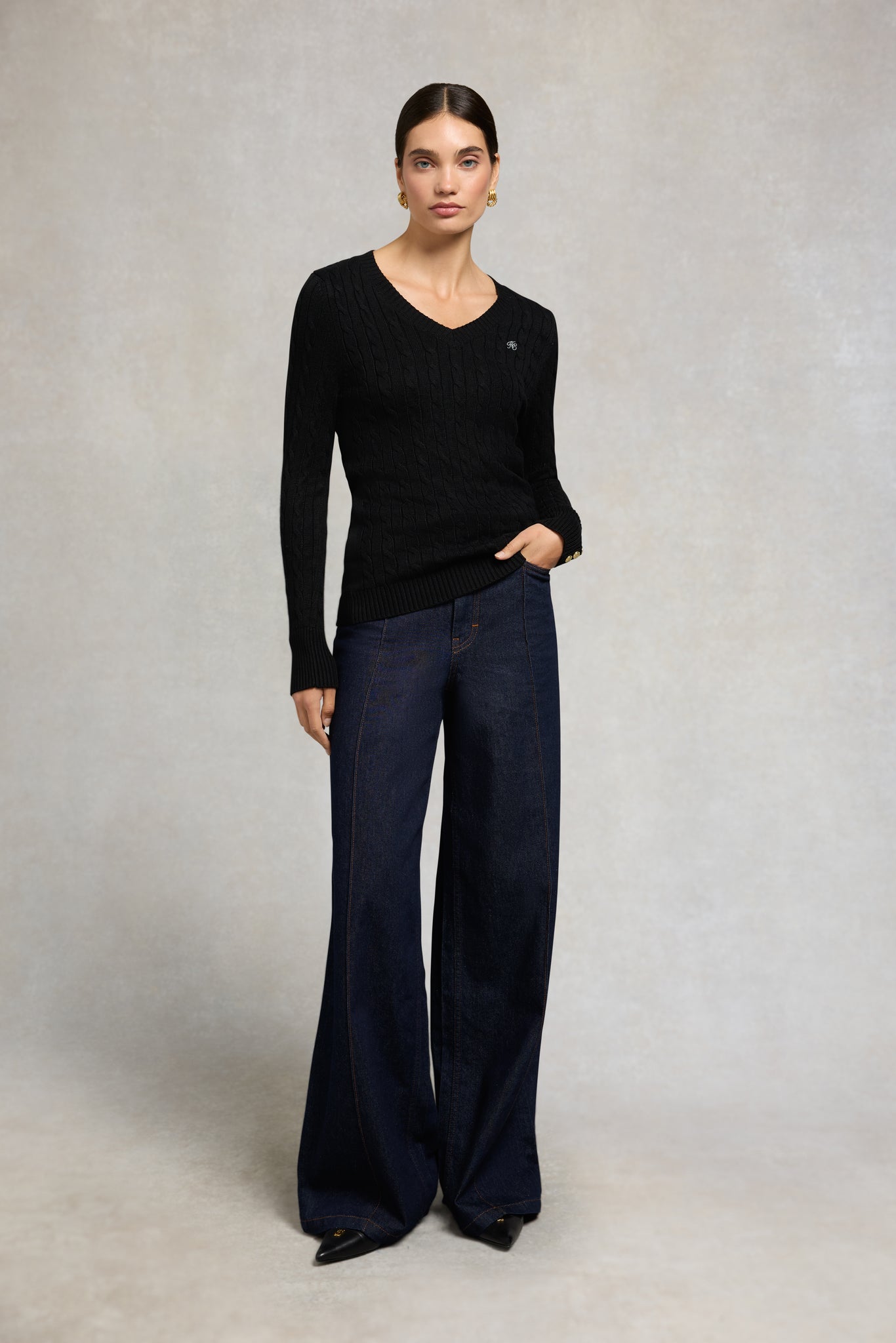 Seattle V-Neck Knit (Black)