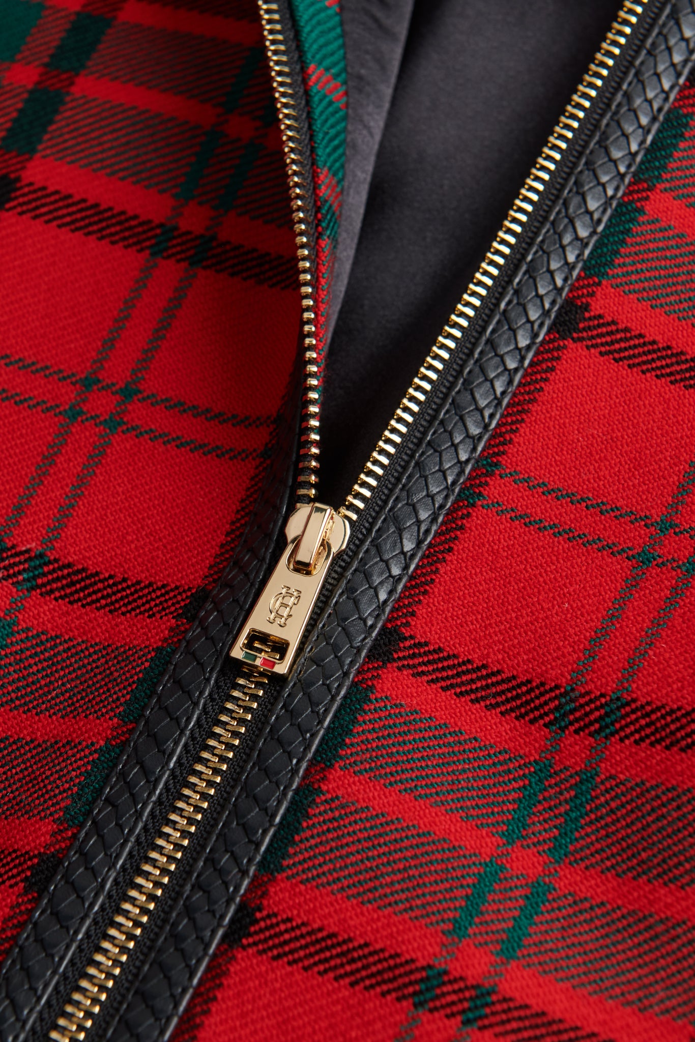 Gold Label Chiltern Cape (Red Tartan)