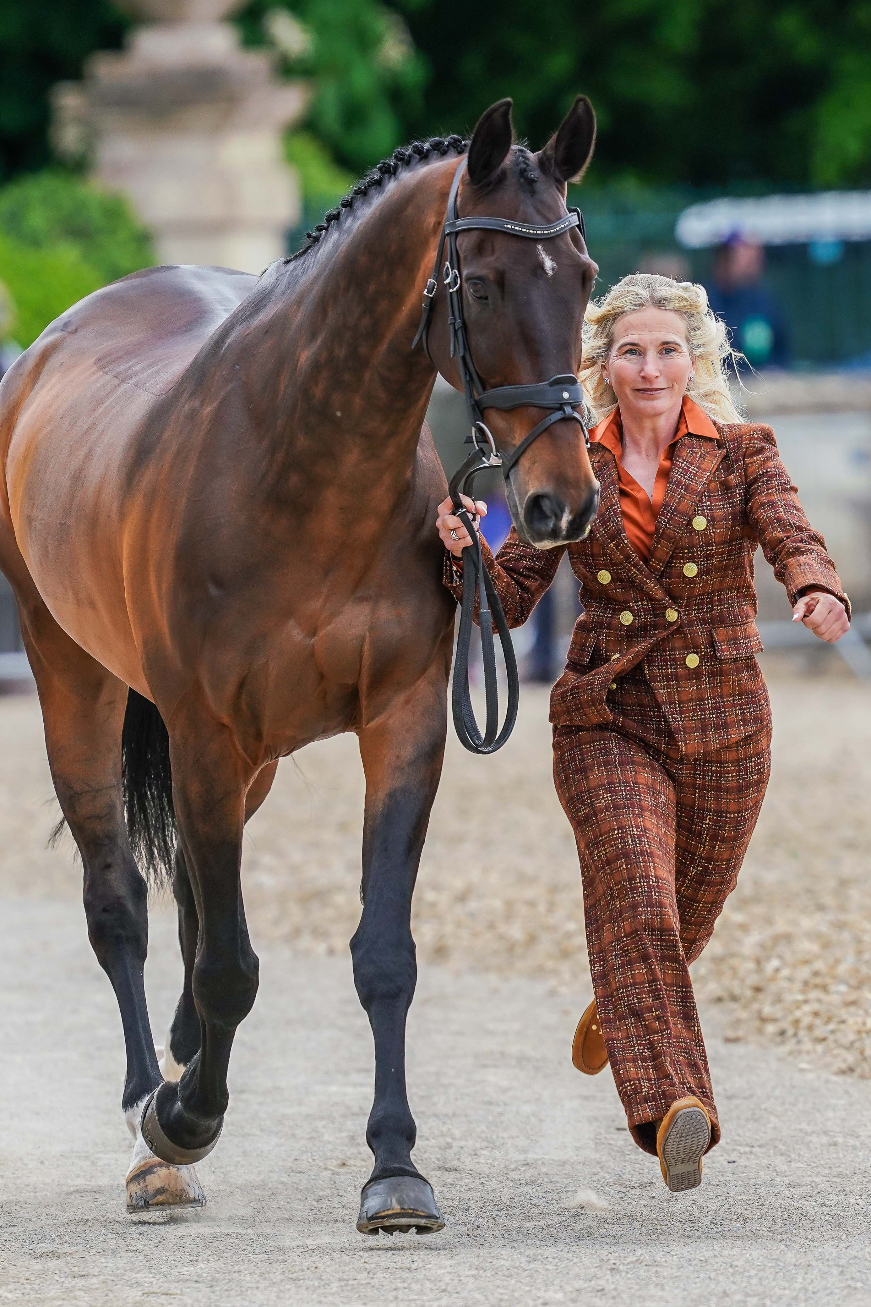 Kylie Roddy’s Badminton Trot Up 1 Amber Tweed Look – Holland Cooper
