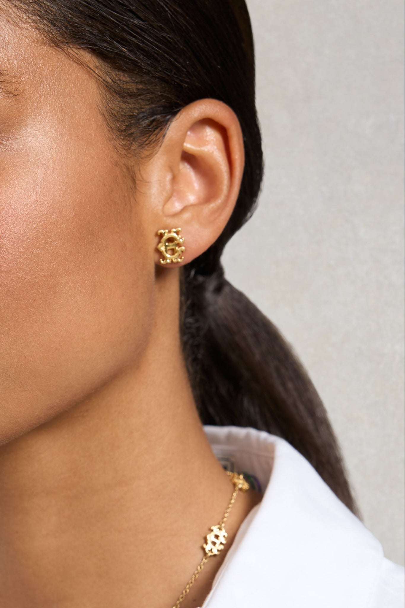 Heraldic Stud Earrings (Vintage Gold)