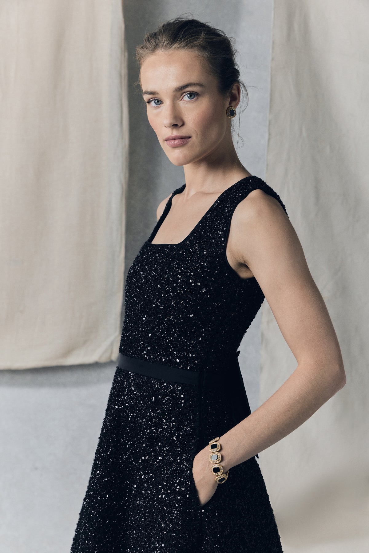 Apsley Sleeveless Sparkle Dress (Black Sequin)