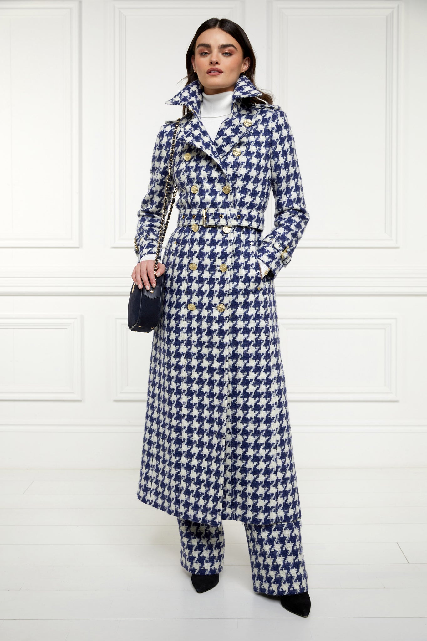 The Large Scale Navy Houndstooth Suit