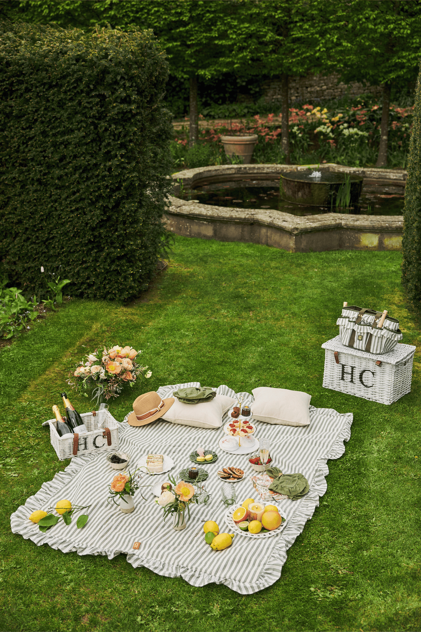Frilled Picnic Blanket (Green Stripe)