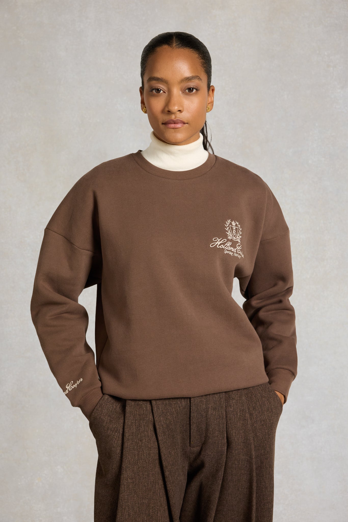 Relaxed Fit Crew Neck Sweat (Chestnut) – Holland Cooper ®