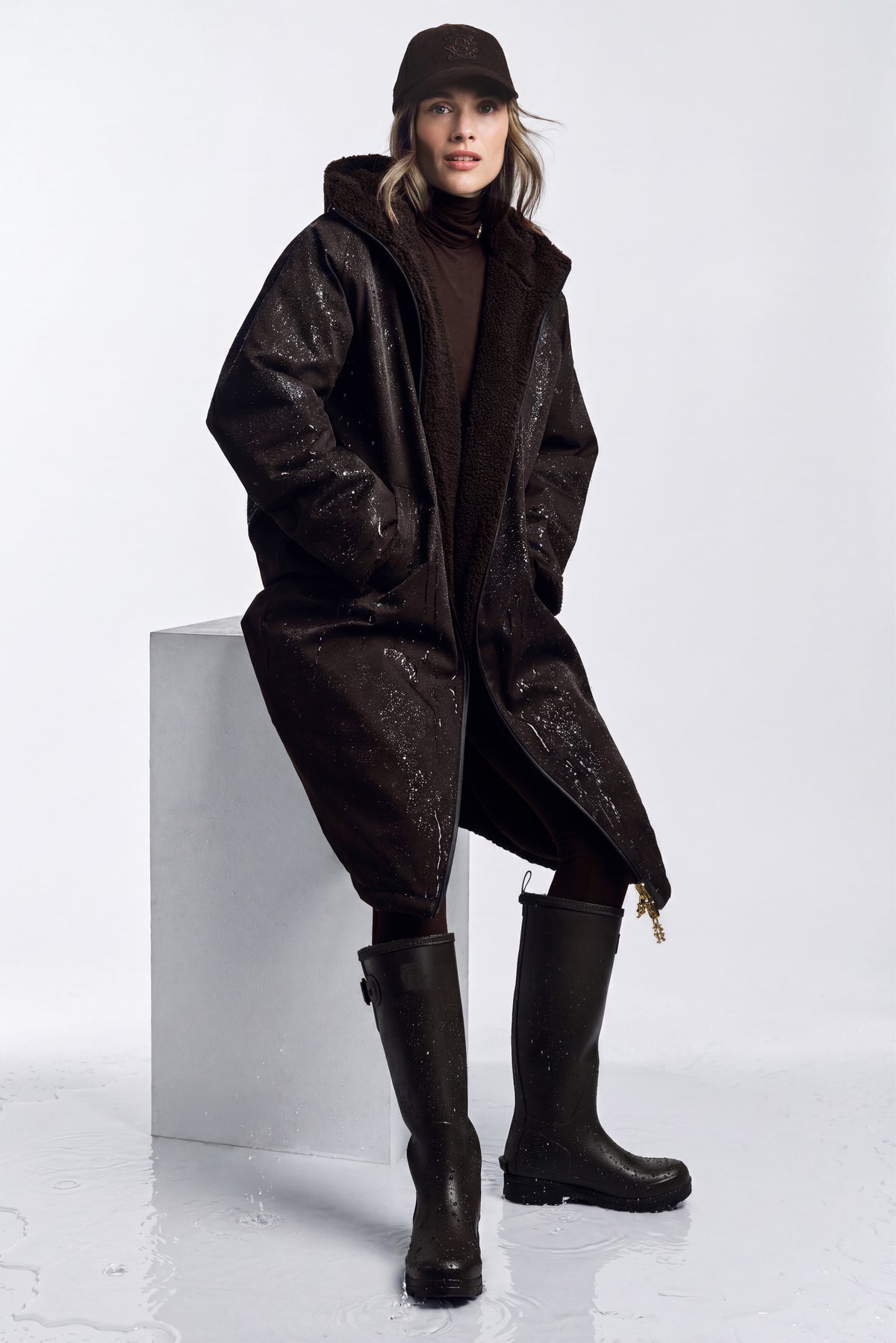 One-Size Reversible Waterproof Coat (Chocolate)