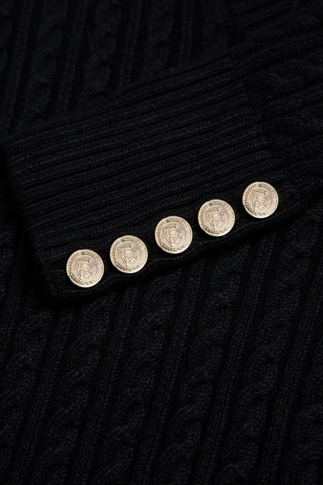 Seattle V-Neck Knit (Black)