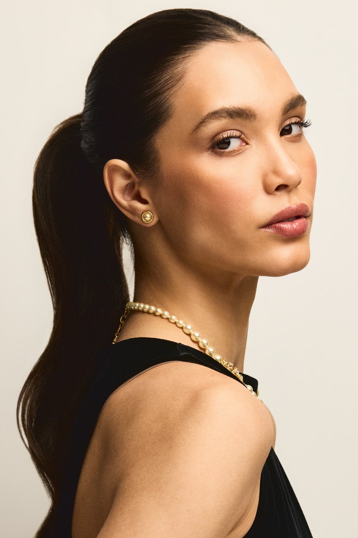 Stud Earrings (Pearl)