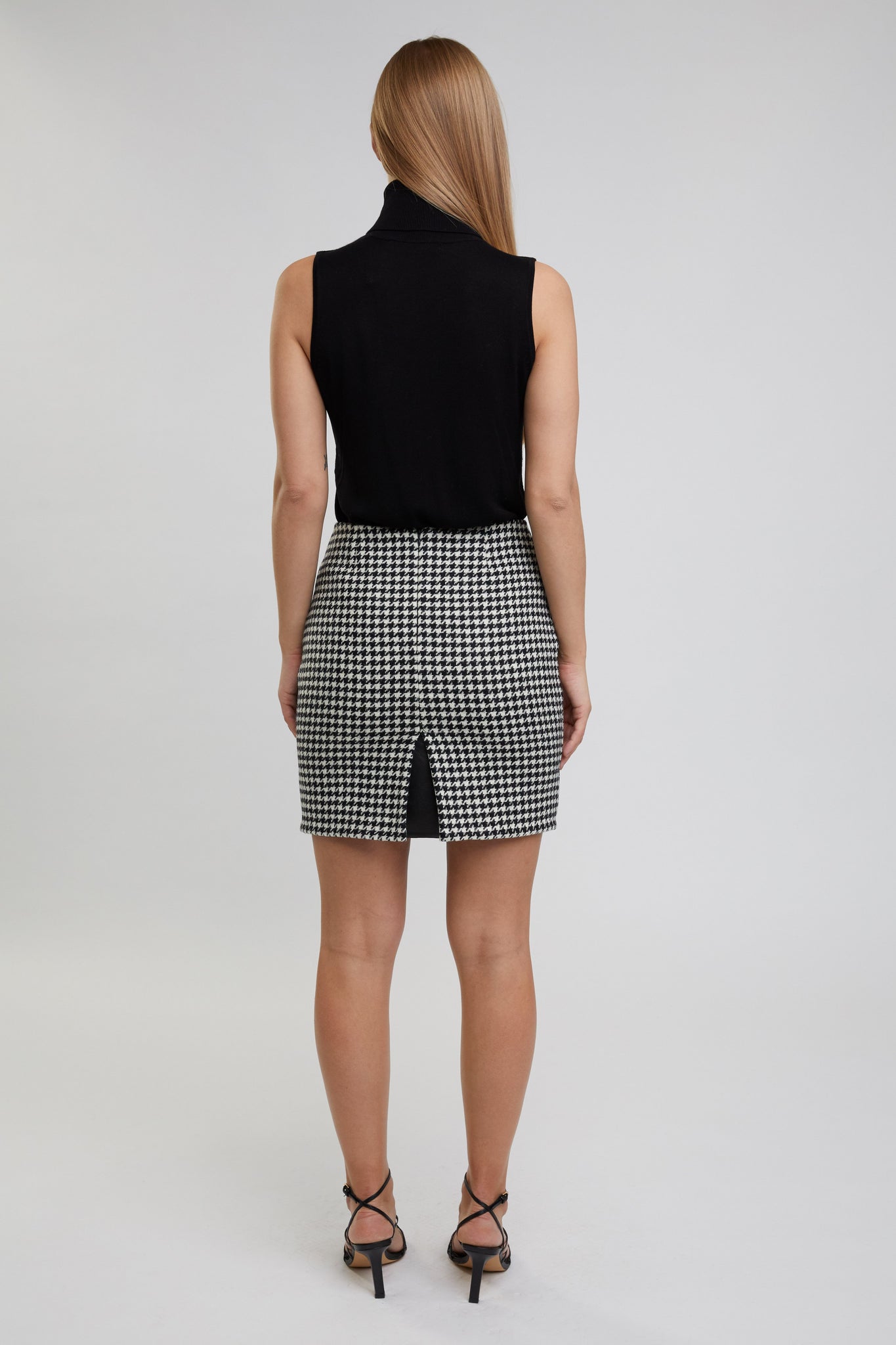 back of womens black and white houndstooth tweed wool pencil mini skirt in with slit on back and zip fastening on centre back