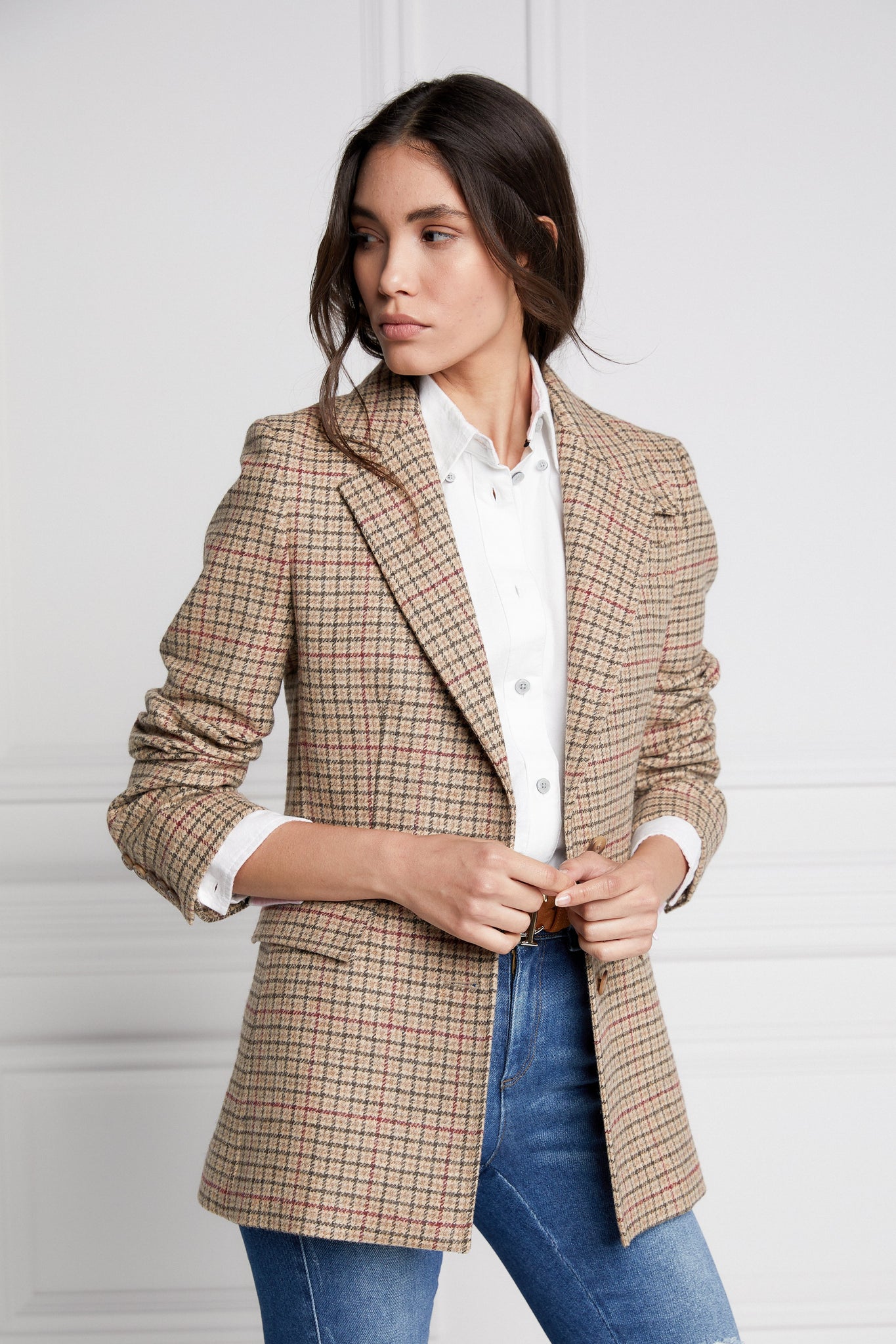 womens classic slim fit single breasted blazer in camel black and red with lower patch pockets with concealed button flap and horn button finish on cuffs and front 